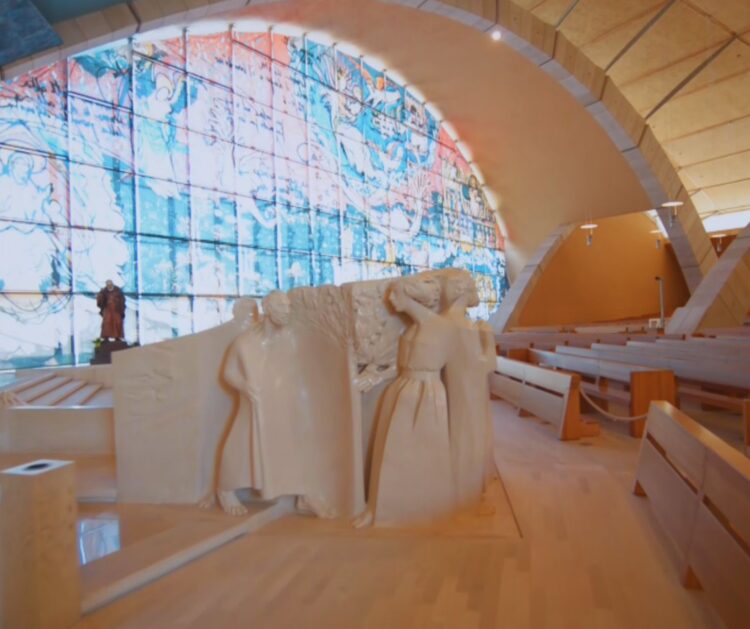 Addio a Giuliano Vangi: il gigante dell’arte che ha realizzato l’ambone della nuova Chiesa di San Pio da Pietrelcina