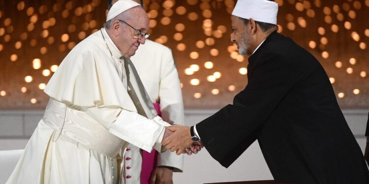 FRANCESCO: LA FRATELLANZA CI GUIDI OLTRE ODIO E GUERRA VERSO UN MONDO SOLIDALE