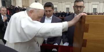 Funerali di Papa Benedetto XVI. Francesco: “che la tua gioia sia perfetta nell’udire definitivamente e per sempre la sua voce”