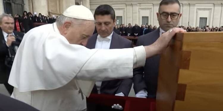 Funerali di Papa Benedetto XVI. Francesco: “che la tua gioia sia perfetta nell’udire definitivamente e per sempre la sua voce”