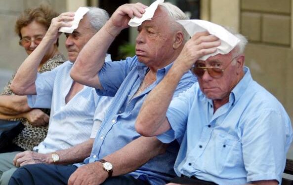 ANZIANI IN ITALIA: ALLARME CALDO E SOLITUDINE
