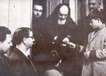 Verso gli Altari: La storia di Mario G. Restivo, don Gaetano Tantalo e Sarah Calvano