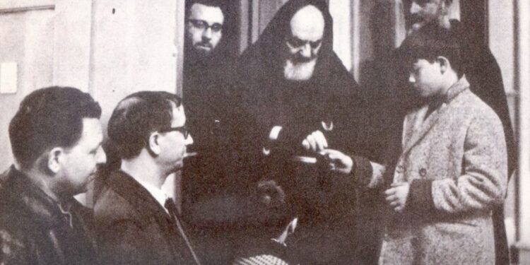 Verso gli Altari: La storia di Mario G. Restivo, don Gaetano Tantalo e Sarah Calvano