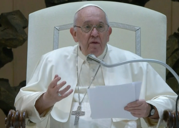 Papa Francesco: “La Parola di Dio ti tocca il cuore e ti cambia la vita”