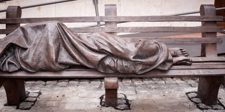 LA POVERTÀ IN UN’ITALIA … SEMPRE PIÙ RICCA