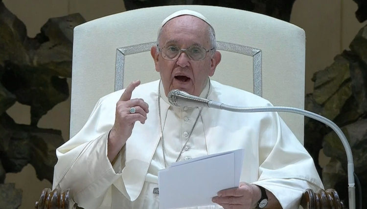 Papa Francesco: “Facciamo un Natale più umile, con regali più umili. Inviamo quello che risparmiamo al popolo ucraino”
