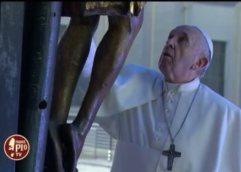 Papa Francesco e Padre Pio: due cuori uniti dalla misericordia che trasformano il dolore in speranza