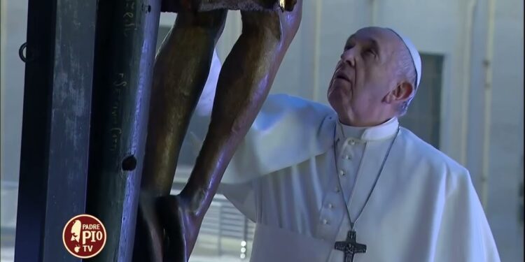 Papa Francesco e Padre Pio: due cuori uniti dalla misericordia che trasformano il dolore in speranza