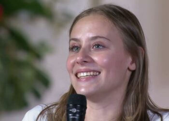 Santa Chiara e Fra Masseo con il viaggio di Francesco alla Veglia di Padre Pio