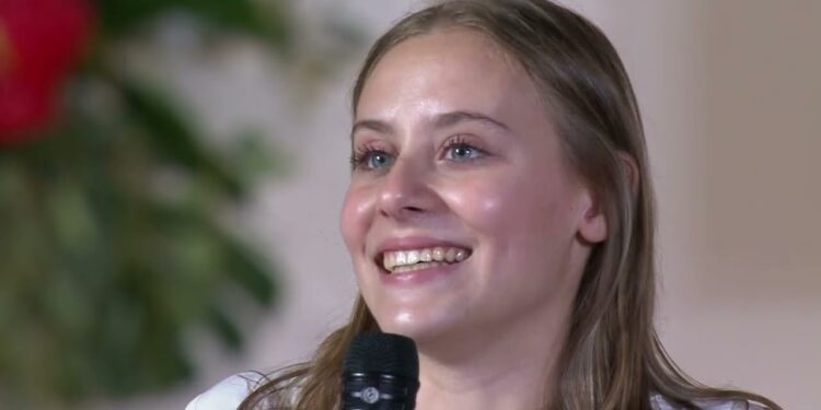 Santa Chiara e Fra Masseo con il viaggio di Francesco alla Veglia di Padre Pio